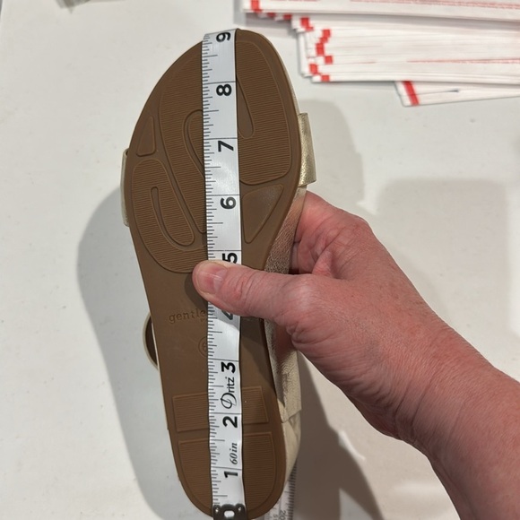 Gentle Souls by Kenneth Cole women’s Gisele two band gold sandals size 6 - Picture 7 of 7